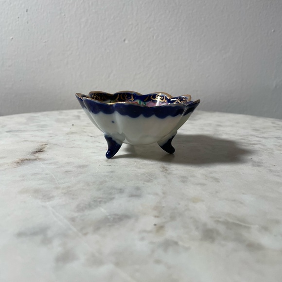 Vintage Moriage Tri-Footed Scalloped Bowl - Made in Japan - Picture 3 of 5